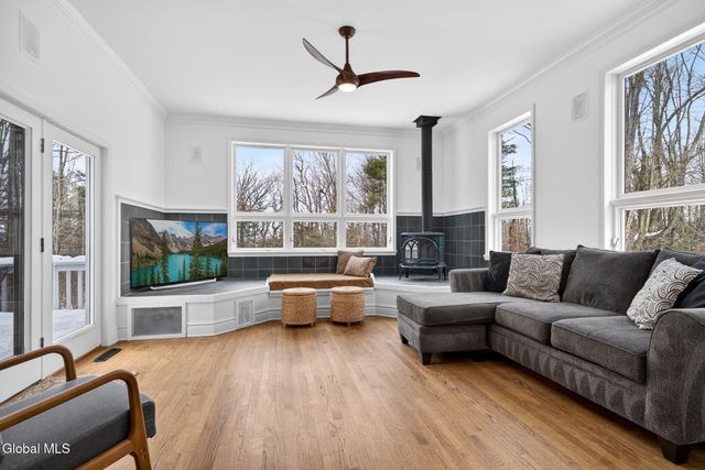 27 Indian Pipe Drive, North Greenbush, NY 12198