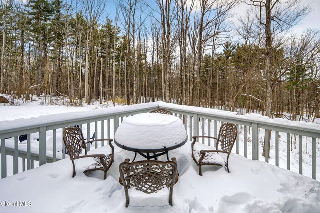 27 Indian Pipe Drive, North Greenbush, NY 12198