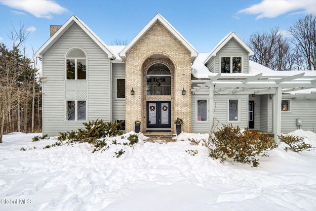 27 Indian Pipe Drive, North Greenbush, NY 12198