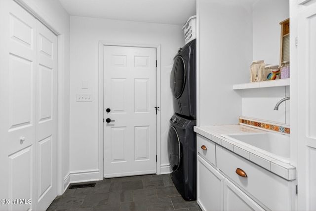 27 Indian Pipe Drive, North Greenbush, NY 12198