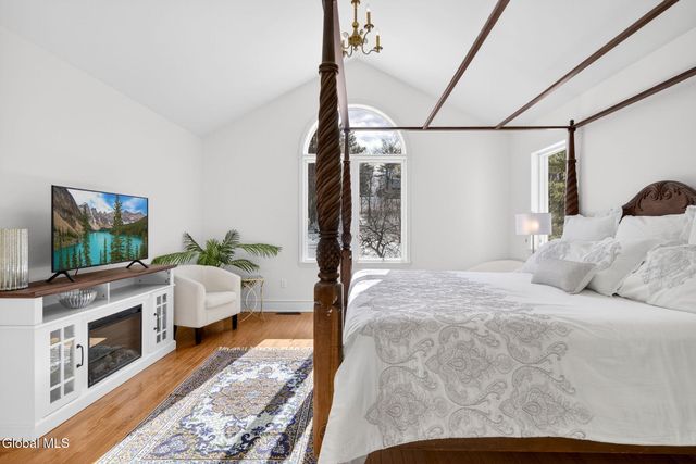 27 Indian Pipe Drive, North Greenbush, NY 12198