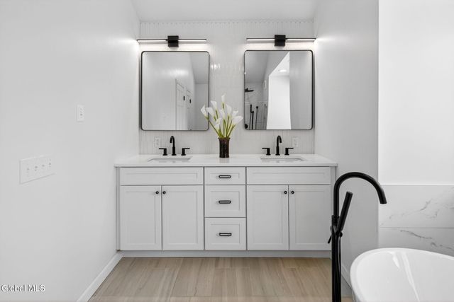 27 Indian Pipe Drive, North Greenbush, NY 12198