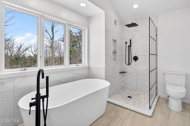 27 Indian Pipe Drive, North Greenbush, NY 12198