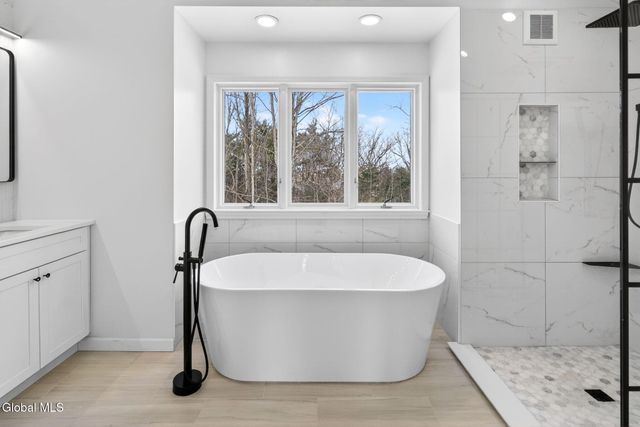 27 Indian Pipe Drive, North Greenbush, NY 12198