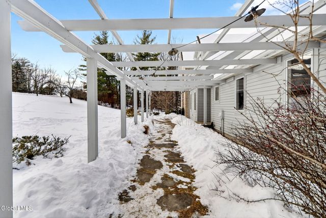 27 Indian Pipe Drive, North Greenbush, NY 12198