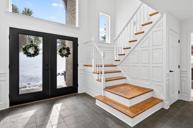 27 Indian Pipe Drive, North Greenbush, NY 12198