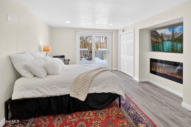 27 Indian Pipe Drive, North Greenbush, NY 12198