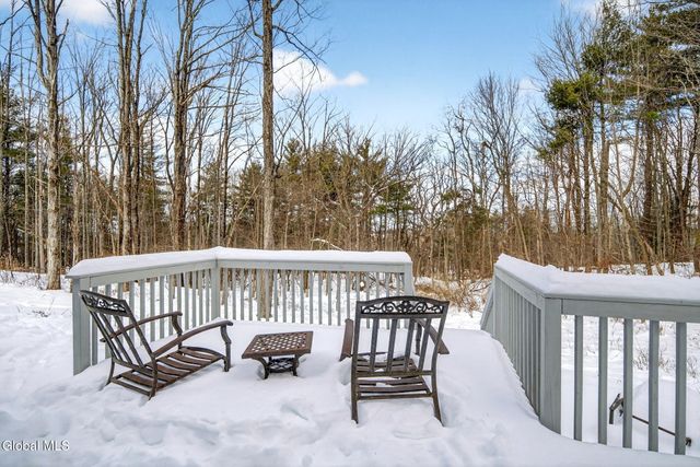 27 Indian Pipe Drive, North Greenbush, NY 12198