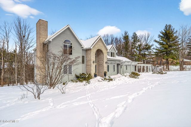 27 Indian Pipe Drive, North Greenbush, NY 12198