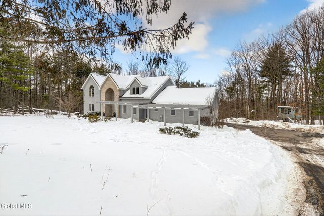 27 Indian Pipe Drive, North Greenbush, NY 12198