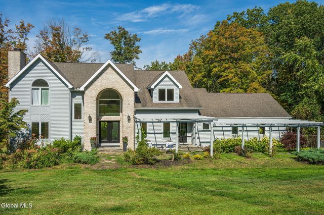 27 Indian Pipe Drive, North Greenbush, NY 12198