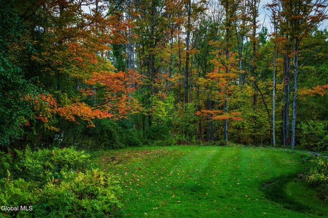 27 Indian Pipe Drive, North Greenbush, NY 12198