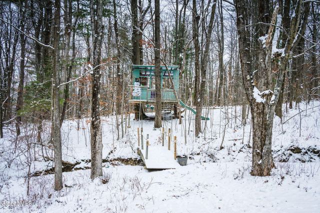 27 Indian Pipe Drive, North Greenbush, NY 12198