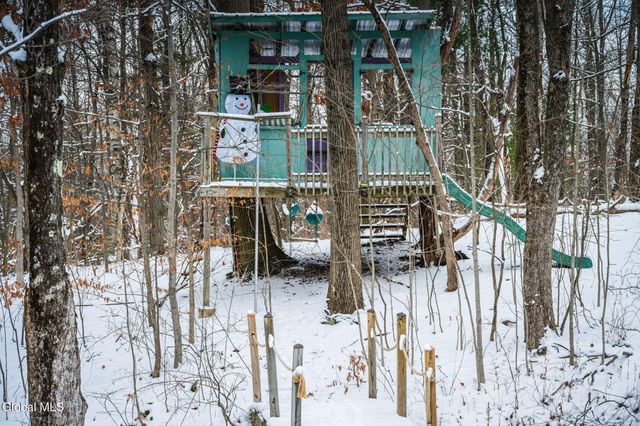 27 Indian Pipe Drive, North Greenbush, NY 12198