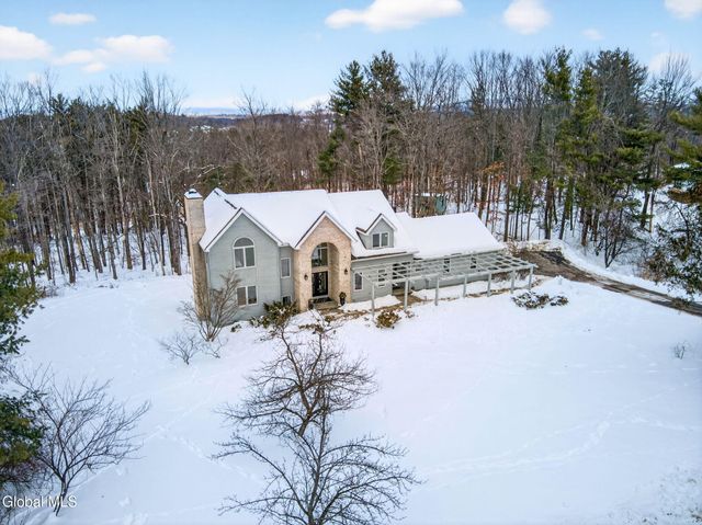 27 Indian Pipe Drive, North Greenbush, NY 12198