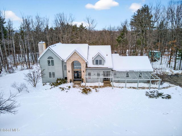 27 Indian Pipe Drive, North Greenbush, NY 12198