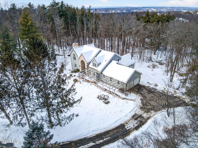 27 Indian Pipe Drive, North Greenbush, NY 12198