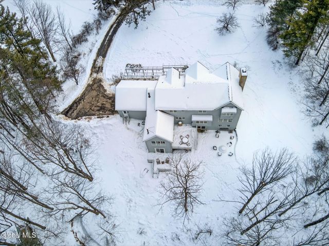 27 Indian Pipe Drive, North Greenbush, NY 12198