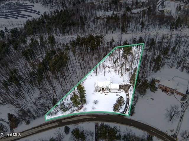 27 Indian Pipe Drive, North Greenbush, NY 12198