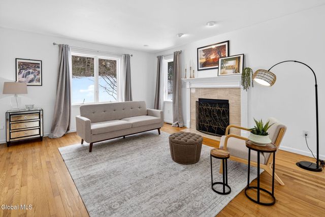 27 Indian Pipe Drive, North Greenbush, NY 12198