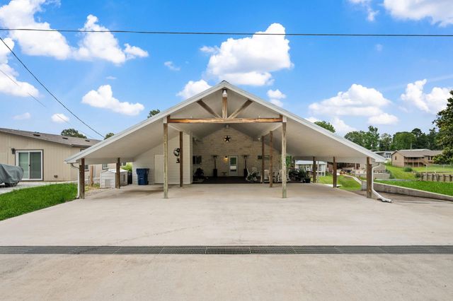 371 E Woodland Shores Drive, Point Blank, TX 77364
