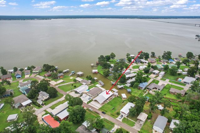 371 E Woodland Shores Drive, Point Blank, TX 77364
