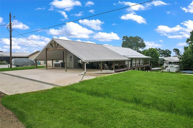 371 E Woodland Shores Drive, Point Blank, TX 77364