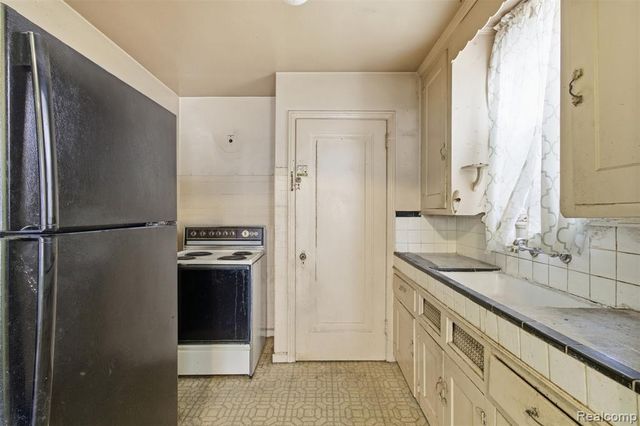 10000 Montrose Street, Detroit, MI 48227