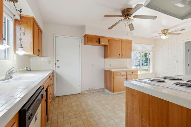 2222 Barbara Street, Selma, CA 93662