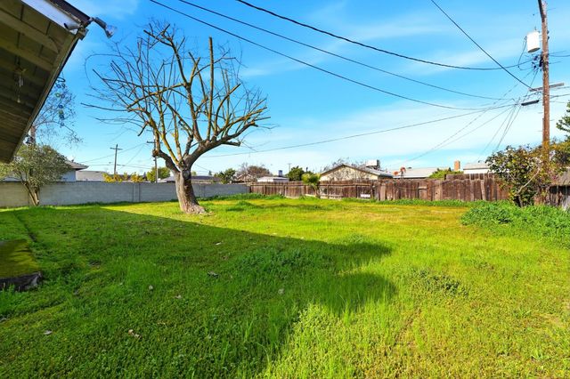 2222 Barbara Street, Selma, CA 93662