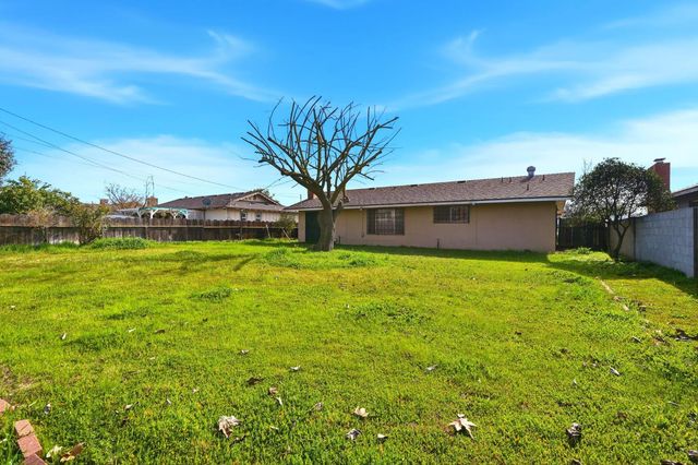 2222 Barbara Street, Selma, CA 93662