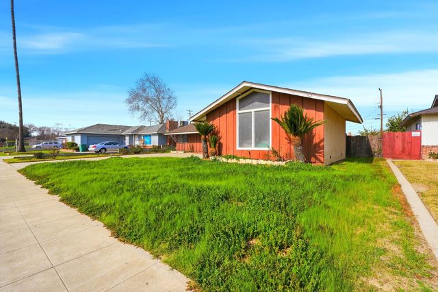 2222 Barbara Street, Selma, CA 93662
