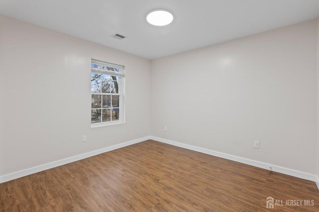 33 McAuliffe Drive, North Brunswick, NJ 08902