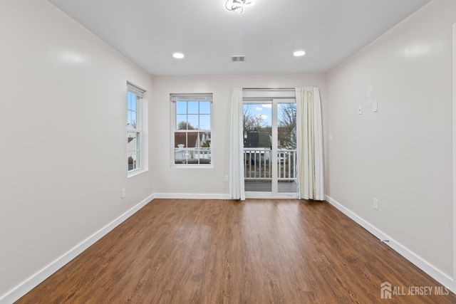 33 McAuliffe Drive, North Brunswick, NJ 08902