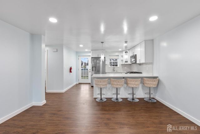 33 McAuliffe Drive, North Brunswick, NJ 08902