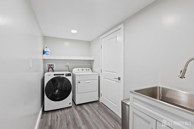 33 McAuliffe Drive, North Brunswick, NJ 08902