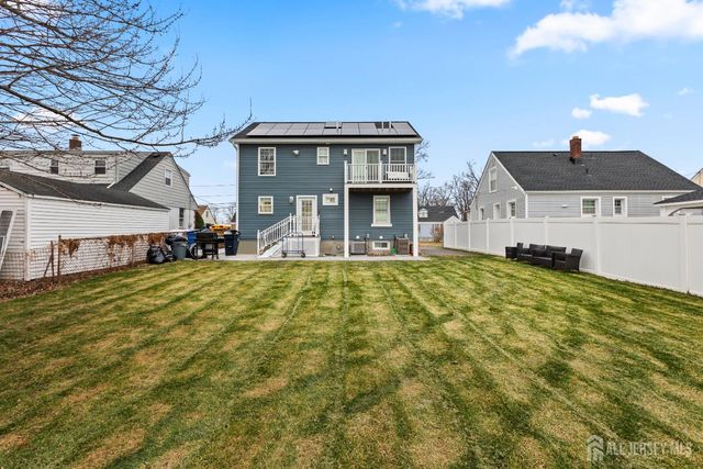 33 McAuliffe Drive, North Brunswick, NJ 08902