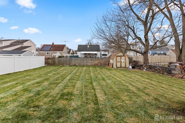 33 McAuliffe Drive, North Brunswick, NJ 08902