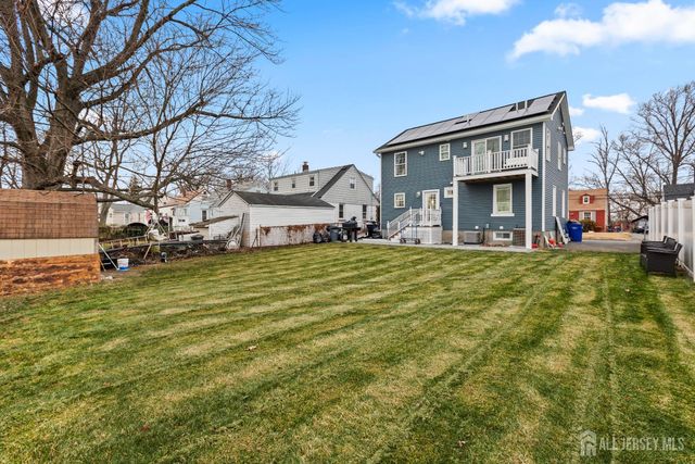 33 McAuliffe Drive, North Brunswick, NJ 08902