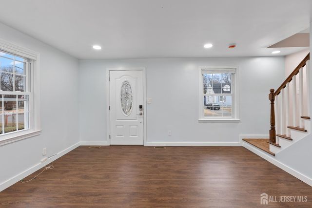 33 McAuliffe Drive, North Brunswick, NJ 08902