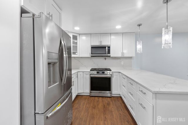 33 McAuliffe Drive, North Brunswick, NJ 08902