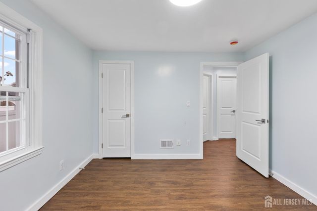 33 McAuliffe Drive, North Brunswick, NJ 08902