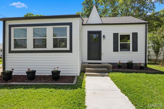 527 Emmons Avenue, St Charles, MO 63301