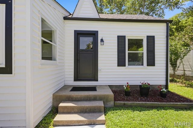 527 Emmons Avenue, St Charles, MO 63301