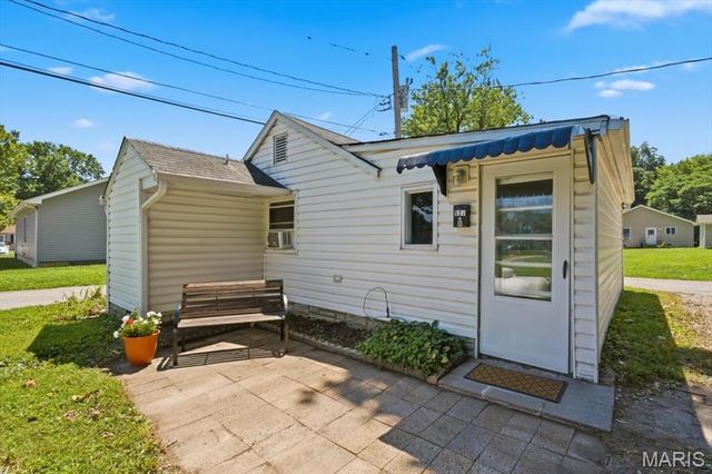527 Emmons Avenue, St Charles, MO 63301