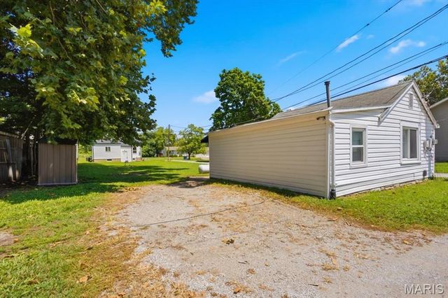 527 Emmons Avenue, St Charles, MO 63301
