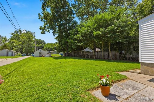 527 Emmons Avenue, St Charles, MO 63301