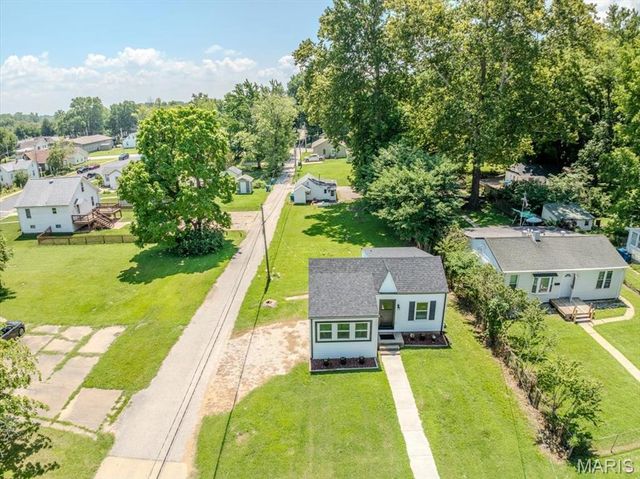 527 Emmons Avenue, St Charles, MO 63301