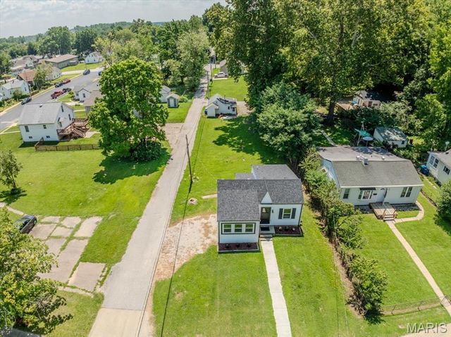 527 Emmons Avenue, St Charles, MO 63301