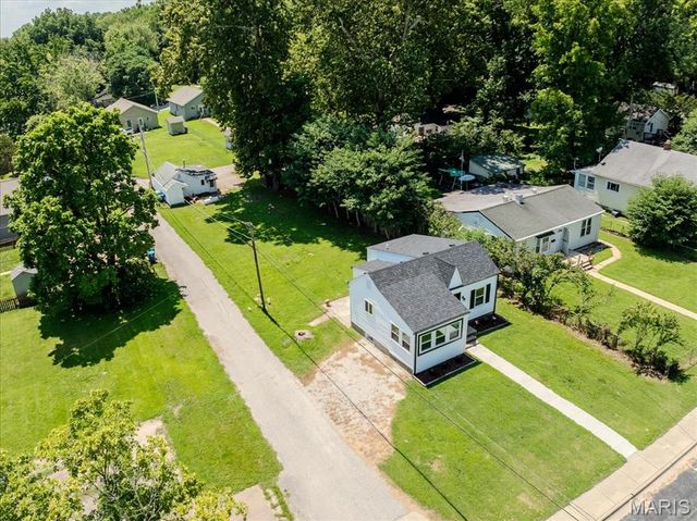 527 Emmons Avenue, St Charles, MO 63301